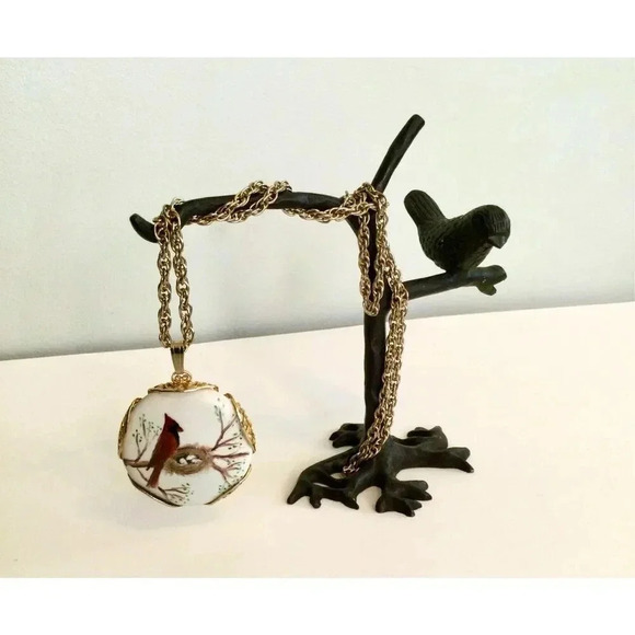 Vintage Womens Gold-tone Chain Cardinal Bird Enameled Pendant Necklace OS - Picture 2 of 9